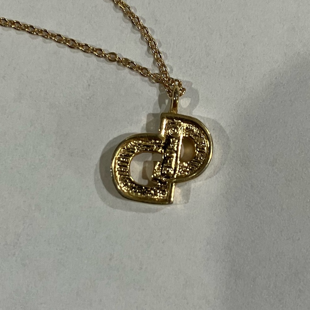 Elegant Dior Gold Necklace - Picture 5 of 5